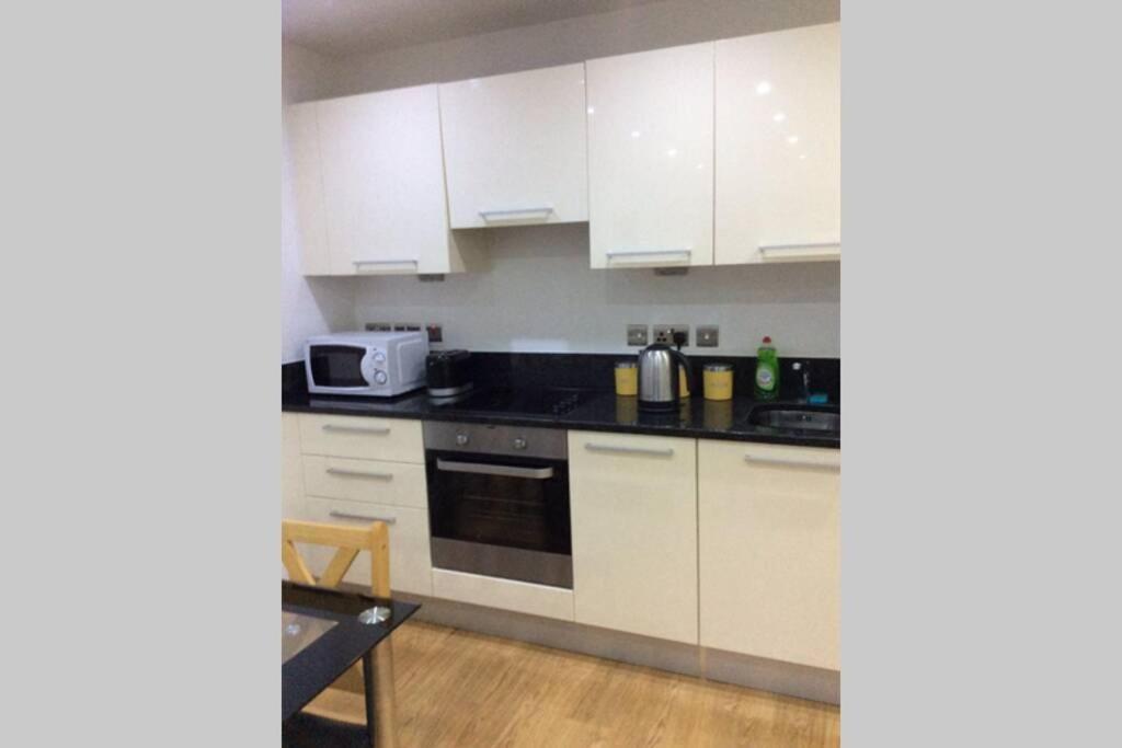 Max'Em Lexington Luxury Apartment Слау Экстерьер фото